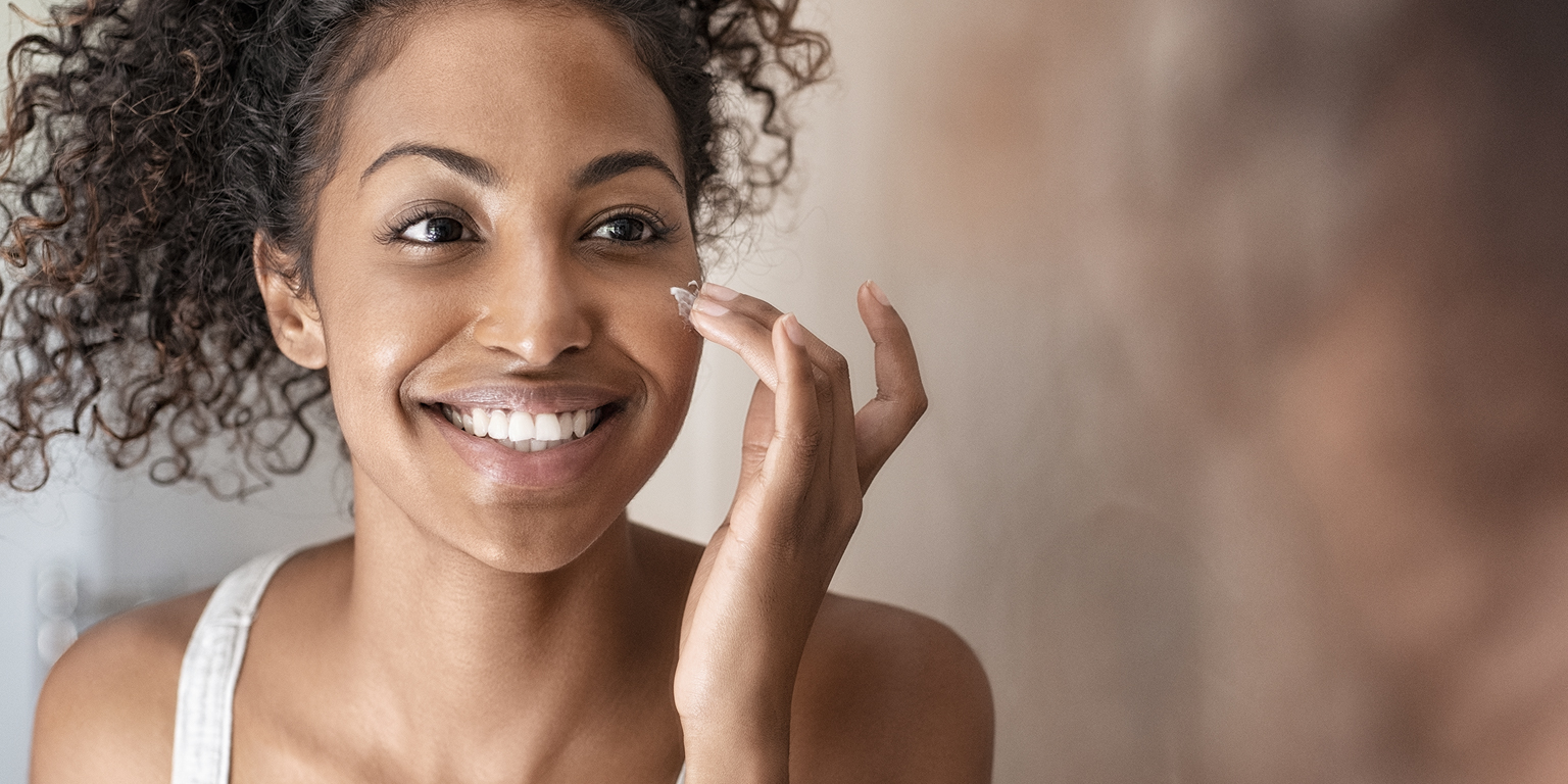 Influencer applying makeup